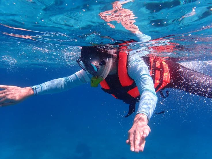 Image of a diver snorkeling in Watamu